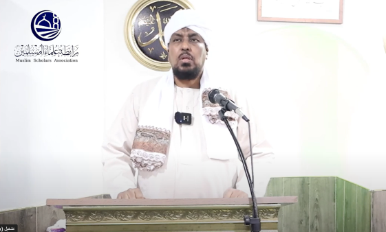 كل الناس يغدو فبائع نفسه فمعتقها أو موبقها