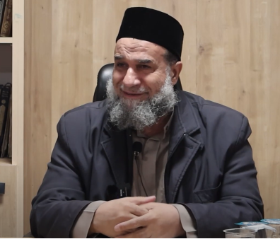 خُذِ الْعَفْوَ وَأْمُرْ بِالْعُرْفِ وَأَعْرِضْ عَنِ الْجَاهِلِينَ