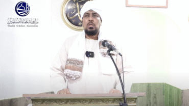كل الناس يغدو فبائع نفسه فمعتقها أو موبقها