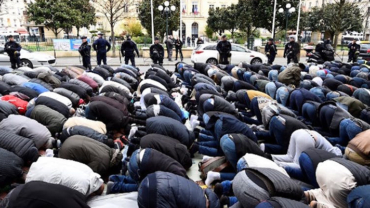 بعد “الانفصاليَّةِ”… الرُّعبُ الفَرنسيُّ مِن “التَّسلُّلِ الإسلاميِّ”!  (3)